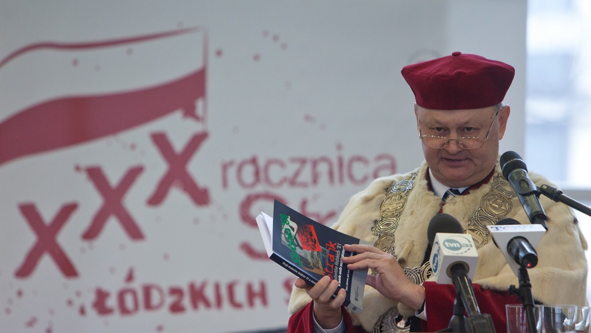 W auli Wydziału Filologicznego Uniwersytetu Łódzkiego rozpoczęły się uroczystości związane z obchodami 30. rocznicy strajku łódzkich studentów i rejestracji Niezależnego Zrzeszenia Studentów. Patronat nad uroczystościami objął Parlament Europejski.