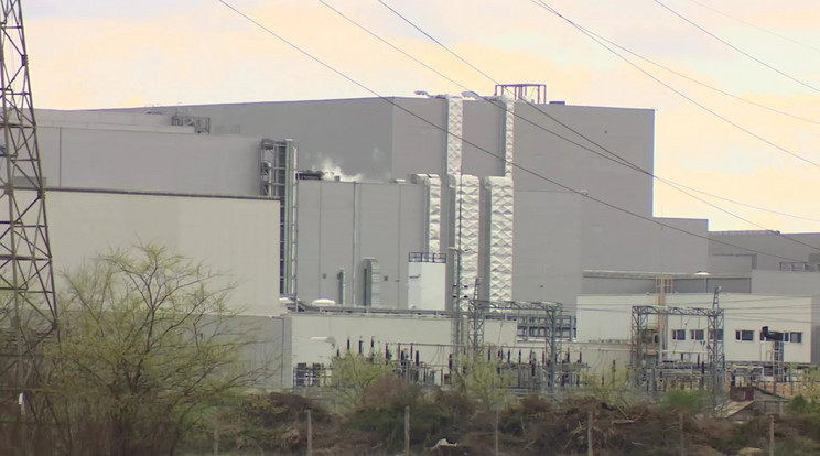 A vizsgálatok eredményei kimutatták, hogy a gödi Samsung gyárának közelében lévő szennyvízben nagy mennyiségben van jelen egy, az akkumulátorgyártásban használt, magzatkárosító oldószer, az NMP / Fotó: RTL