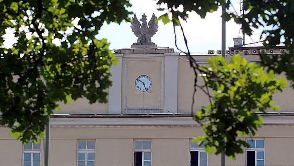 Po ostatniej konserwacji zegara na budynku Poczty Głównej w Lublinie znów zaczęły się problemy. Wskazówki codziennie w samo południe pokazują inną, nieprawidłową godzinę.