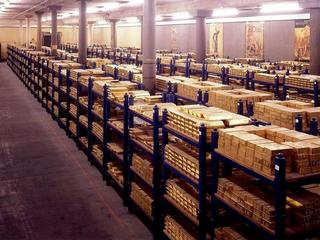 by Bank of England złoto sztaby złota w skarbcu 