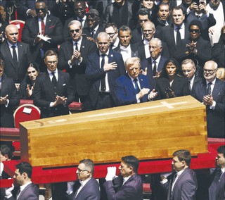 Wielka polityka na pogrzebie papieża