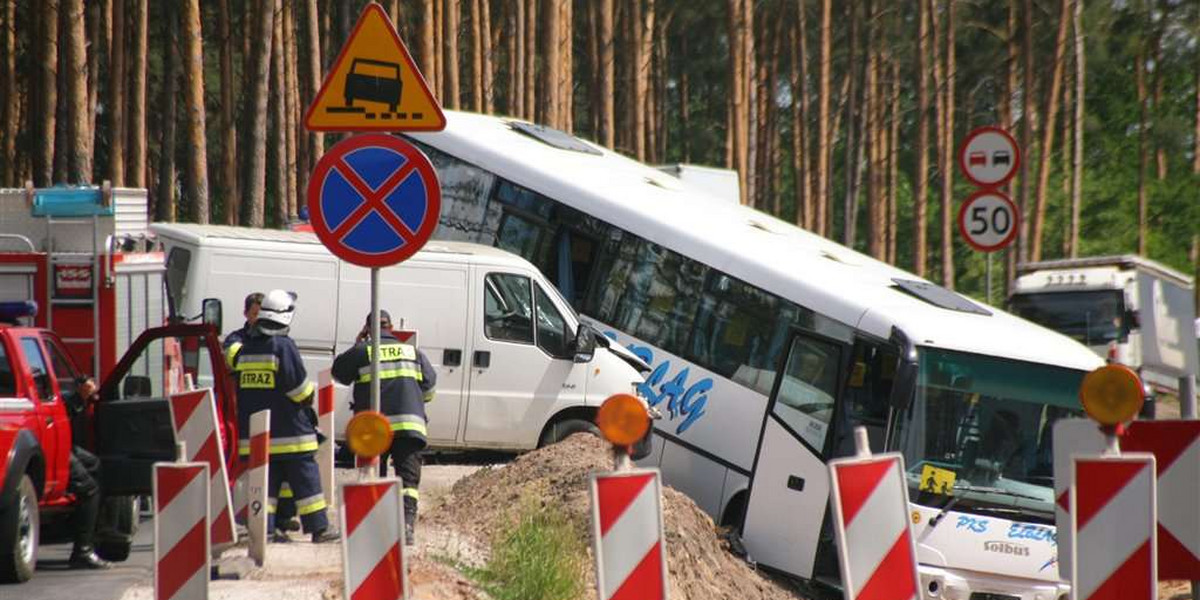 Karambol szkolnego autokaru