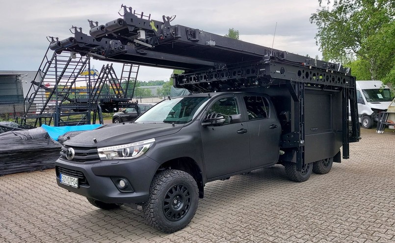 Toyota Hilux 6x6