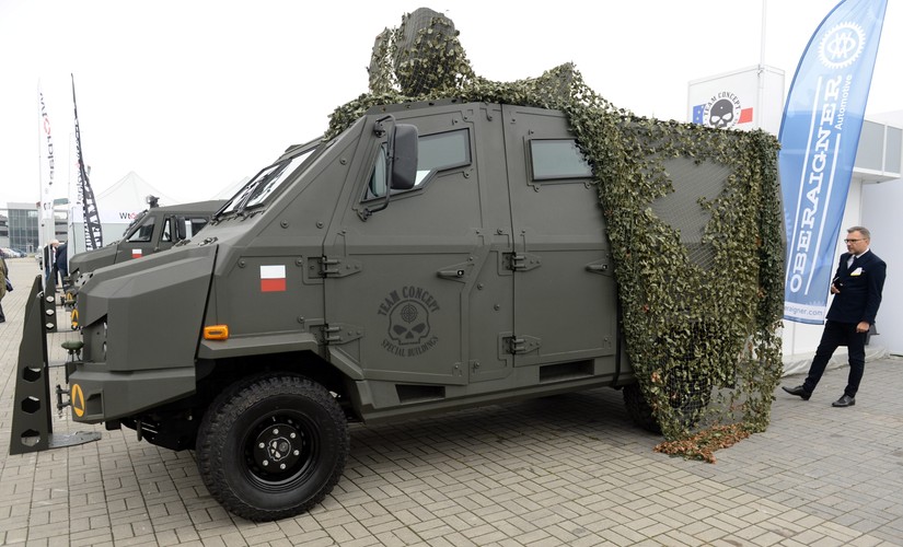 Opancerzony lekki taktyczny pojazd wielozadaniowy DINO 519 4X4.  (mr) PAP/Piotr Polak