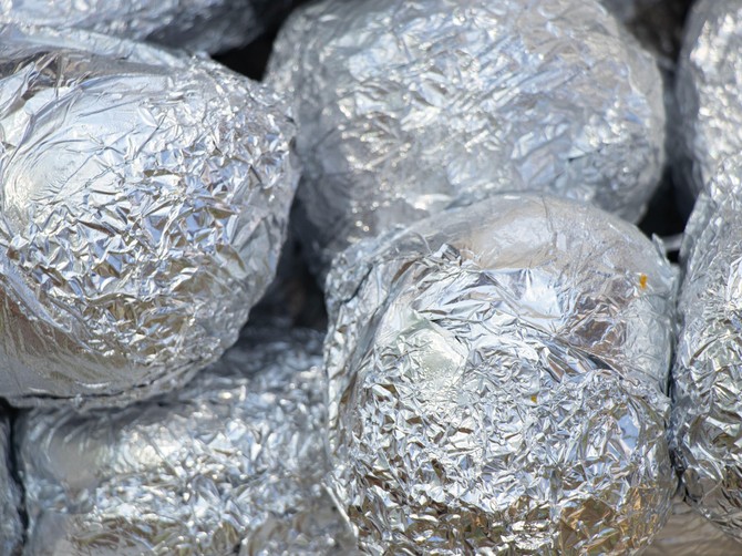 Aluminijumska folija - jednostavno, jeftino i učinkovito rešenje za zaštitu bašte od golubova