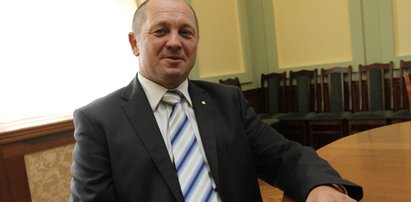 Minister rolnictwa tłumaczy: Po to kowal ma szczypce"