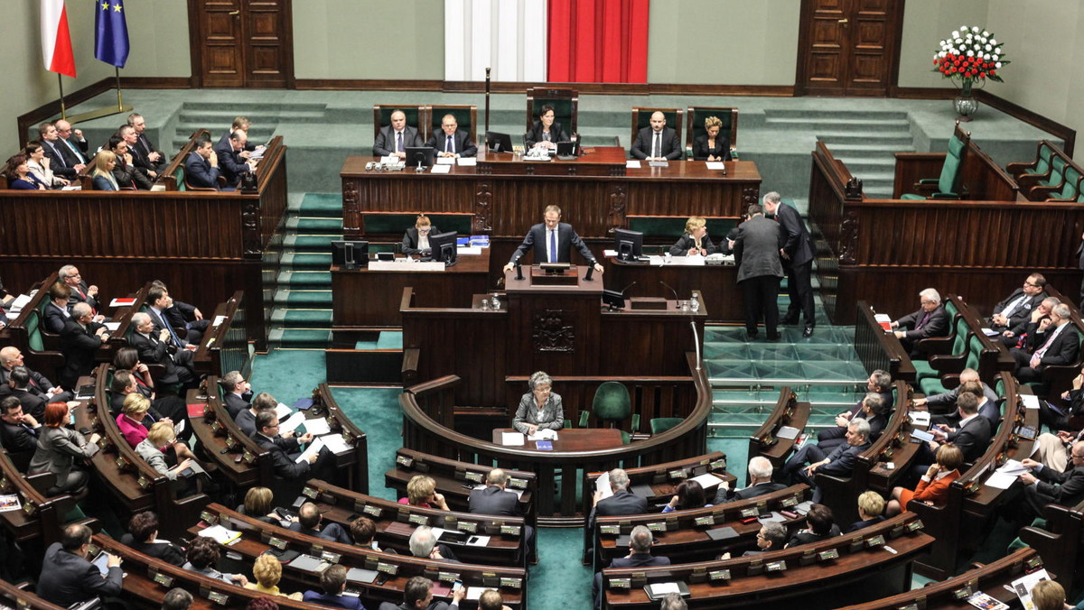 Sejm przyjął projekt ustawy zezwalającej na ratyfikację unijnego paktu fiskalnego. Sejm przyjął również w środowym głosowaniu informację premiera Donalda Tuska na temat wyników szczytu UE ws. budżetu na lata 2014-2020.