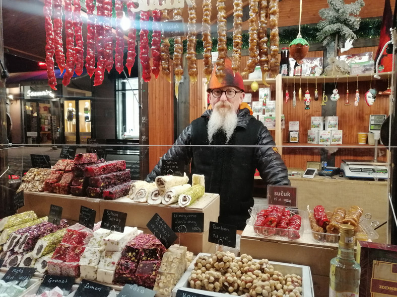 Pan Jurek sprzedaje wyrafinowane słodycze i tureckie chałwy