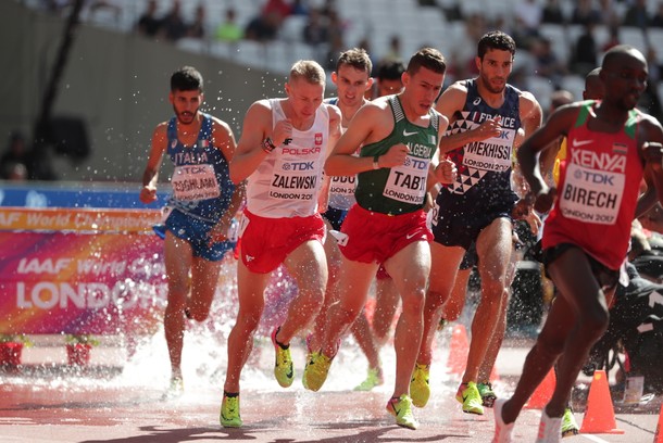 Polak Krystian Zalewski (C) w biegu na 3000 m z przeszkodami podczas drużynowych mistrzostwa Europy w lekkiej atletyce