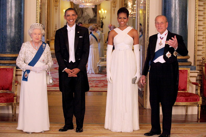 Michelle Obama w kreacji Toma Forda na uroczystym przyjęciu w Pałacu Buckingham w 2011 r.