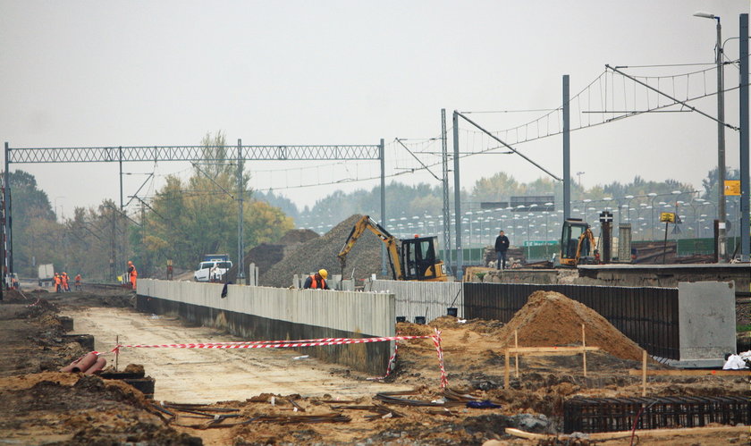 Kończą budowę stacji na Okęciu