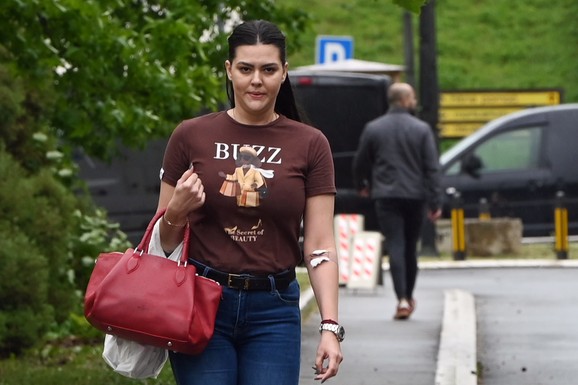 Prvo oglašavanje žene Slobe Vasića nakon što je pevač zadržan u "Lazi Lazarević", Jelena neutešna: "Nemam snage, važno je da je živ"