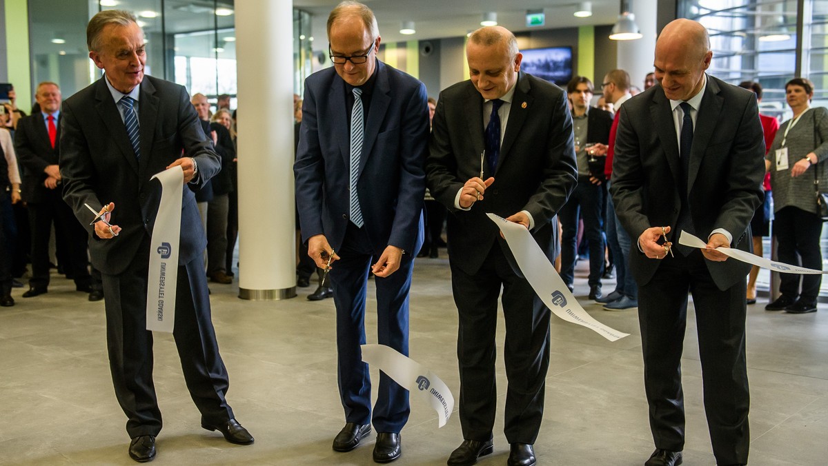 Laboratoria, sale wykładowe i seminaryjne na prawie ośmiu tysiącach metrów kwadratowych. Studenci Biotechnologii Uniwersytetu Gdańskiego i Gdańskiego Uniwersytetu Medycznego mają do dyspozycji nowy, w pełni wyposażony wydział.