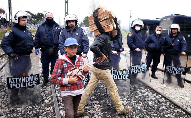 Wojsko i policja zatrzymują migrantów