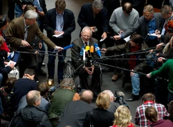 Parlament kłócił się o ratowanie Grecji, a minister grał w sudoku