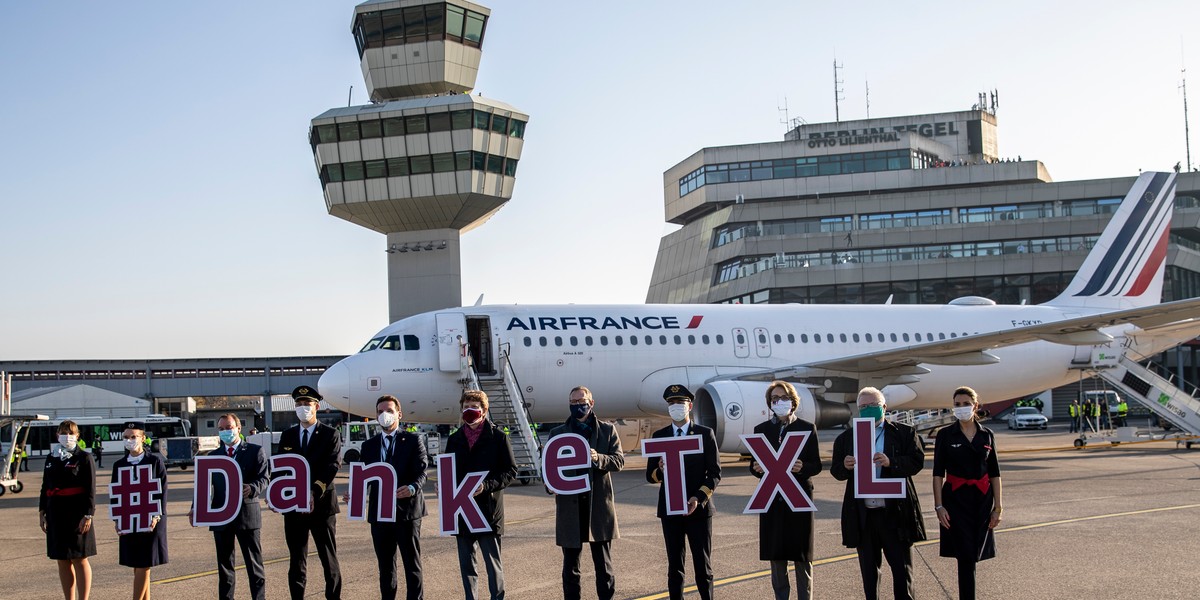 Tydzień temu w Berlinie rozpoczęło działalność nowe lotnisko. Port lotniczy Berlin-Brandenburg im. Willy’ego Brandta w Schoenefeld ma obsługiwać w początkowej fazie do 27 mln pasażerów rocznie.