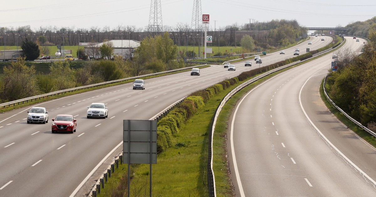 Október végéig kell kijavítania a Strabagnak a használhatatlan M30-as autópályát