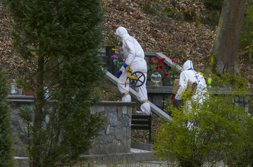 Zdewastowano grób i skradziono szczątki