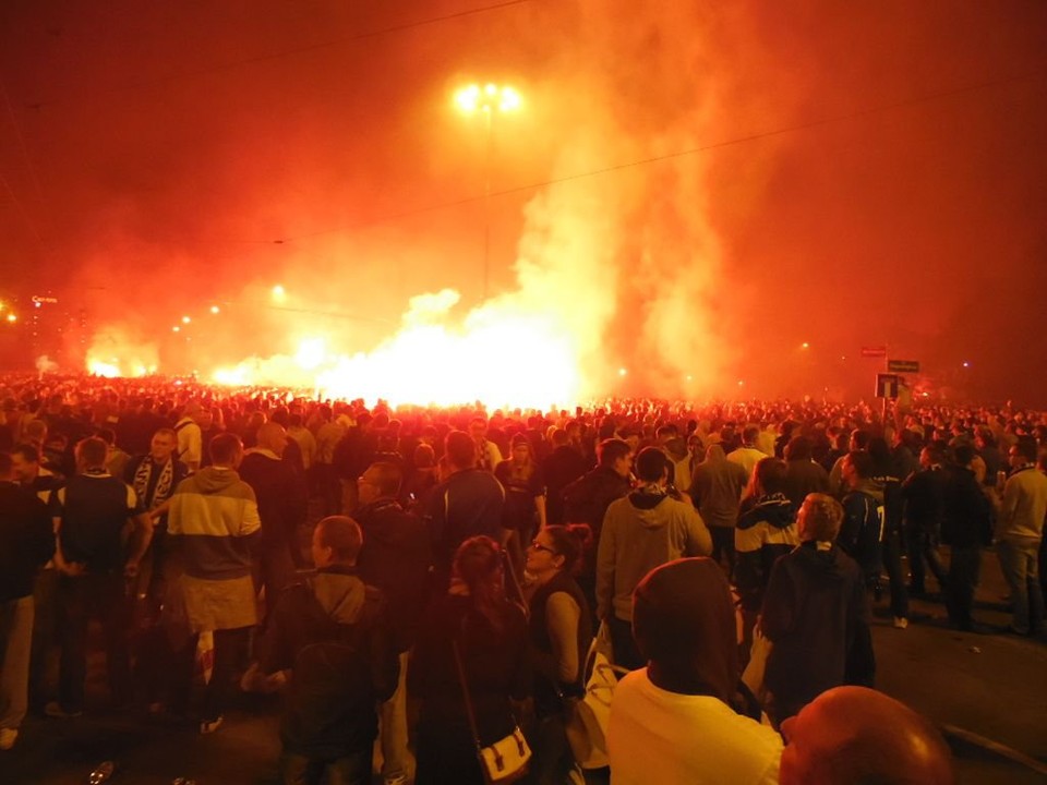 Lech Poznań Mistrzem Polski. Tysiące kibiców fetowało zwycięstwo