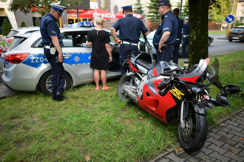 Obława we Włochach. Motocyklista ucieka w kajdankach