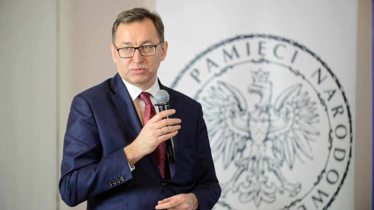 Nie milkną echa konferencji "Nowa polska szkoła historii Holokaustu", która obyła się pod koniec lutego w Paryżu. Na list minister szkolnictwa wyższego, badań naukowych i innowacji Republiki Francuskiej Fédérique Vidal, skierowany do jej polskiego odpowiedniego, ministra Jarosława Gowina odpowiedział prezes IPN Jarosław Szarek.