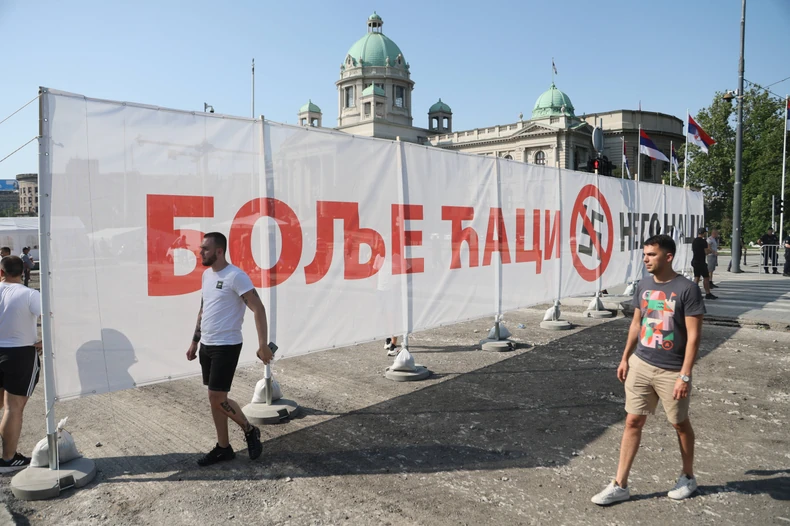 Studenti transparent Pionirski park