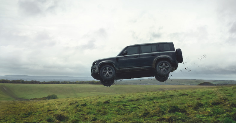 Nowy Land Rover Defender w filmie o Jamesie Bondzie