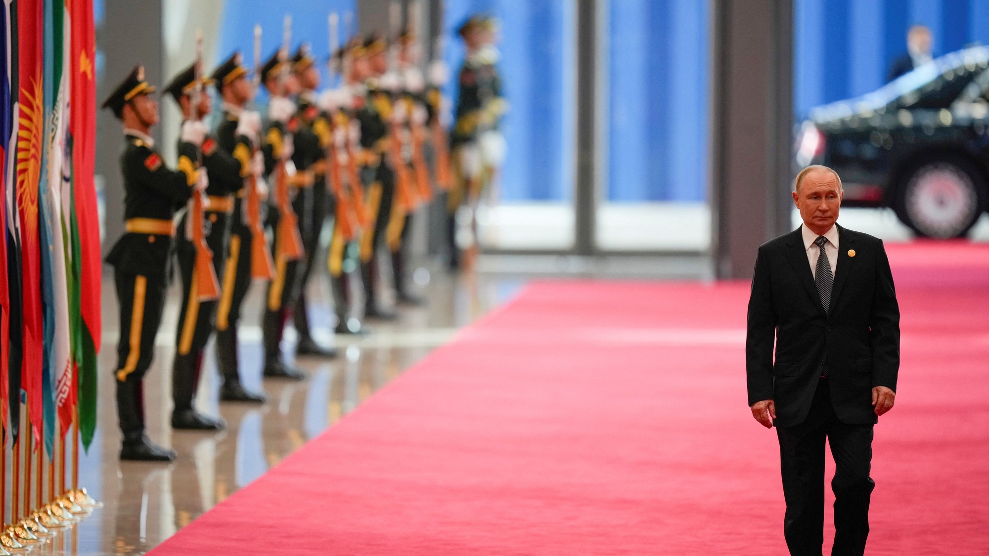 Ruský prezident Vladimir Putin prichádza do konferenčného a výstavného centra Meijiang, aby sa zúčastnil samitu Šanghajskej organizácie spolupráce (SCO) 2025 v Tianjine.