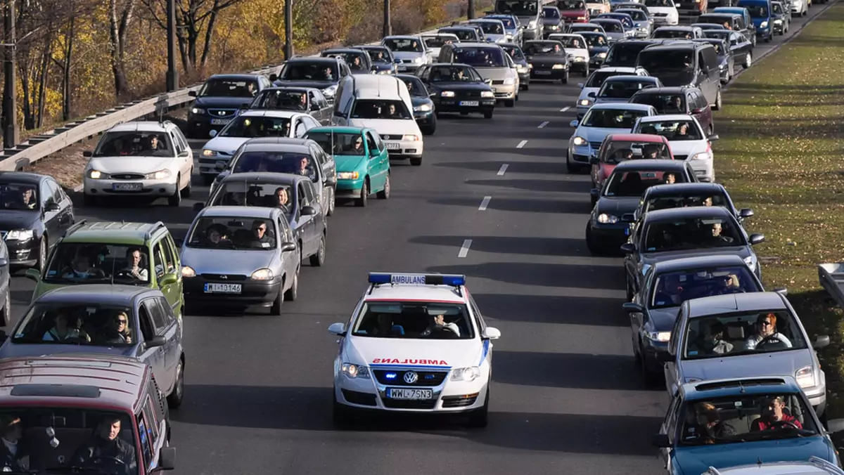 Przepuść auto na sygnale!