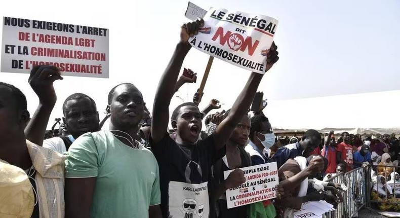 Une-manifestation-le-20-février-2022-à-Dakar-appelant-à-des-mesures-répressives-plus-strictes-contre l'homosexualité