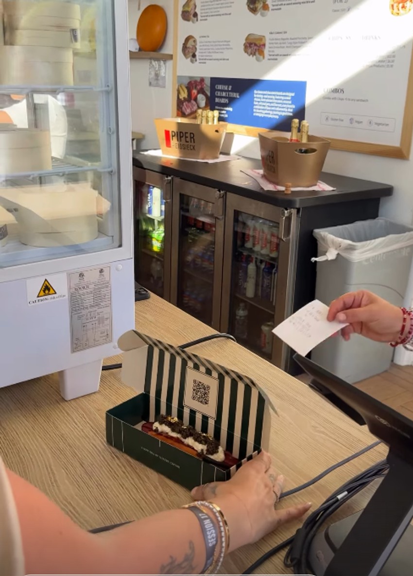 Zorana jede hot dog od 100 dolara