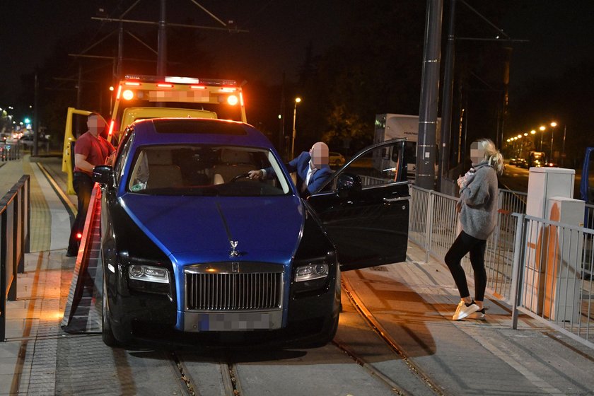 Samochód warty fortunę zderzył się z taksówką. Niecodzienny wypadek w Warszawie