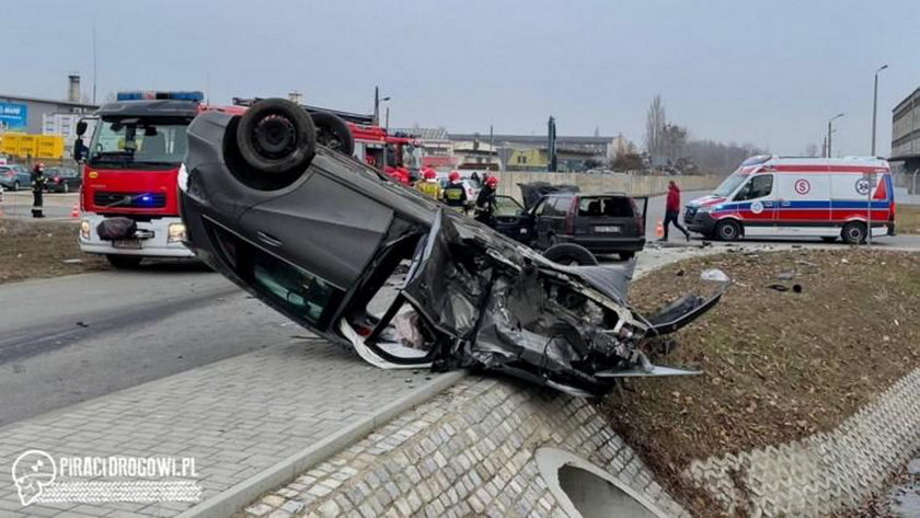 Groźny wypadek w Opolu. Siła uderzenia była ogromna!