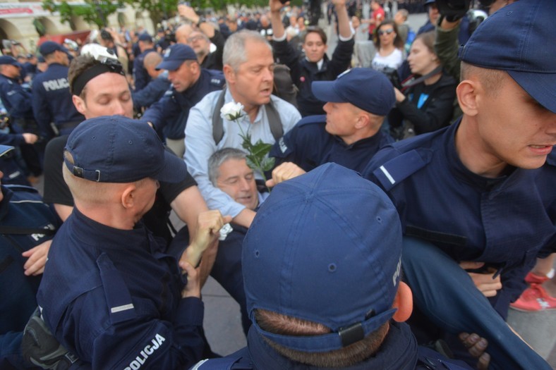 Władysław Frasyniuk na kontrmanifestacji