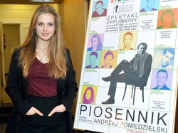 Twarz anioła i kształty prawdziwej kobiety. Gwiazda "Galerianek" rozkwita!