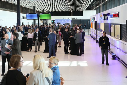 Lotnisko Warszawa-Radom podsumowuje pierwszy tydzień. Liczby nie powalają