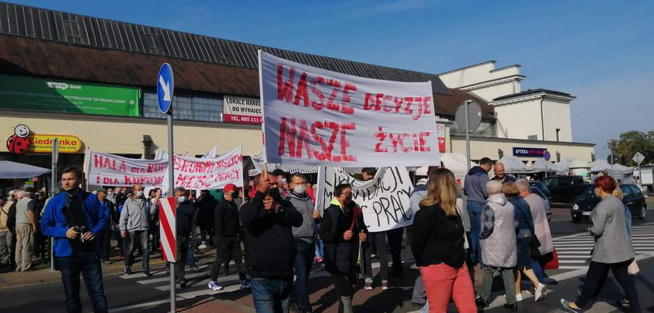 Piotrkowscy kupcy blokowali ulicę pod magistratem