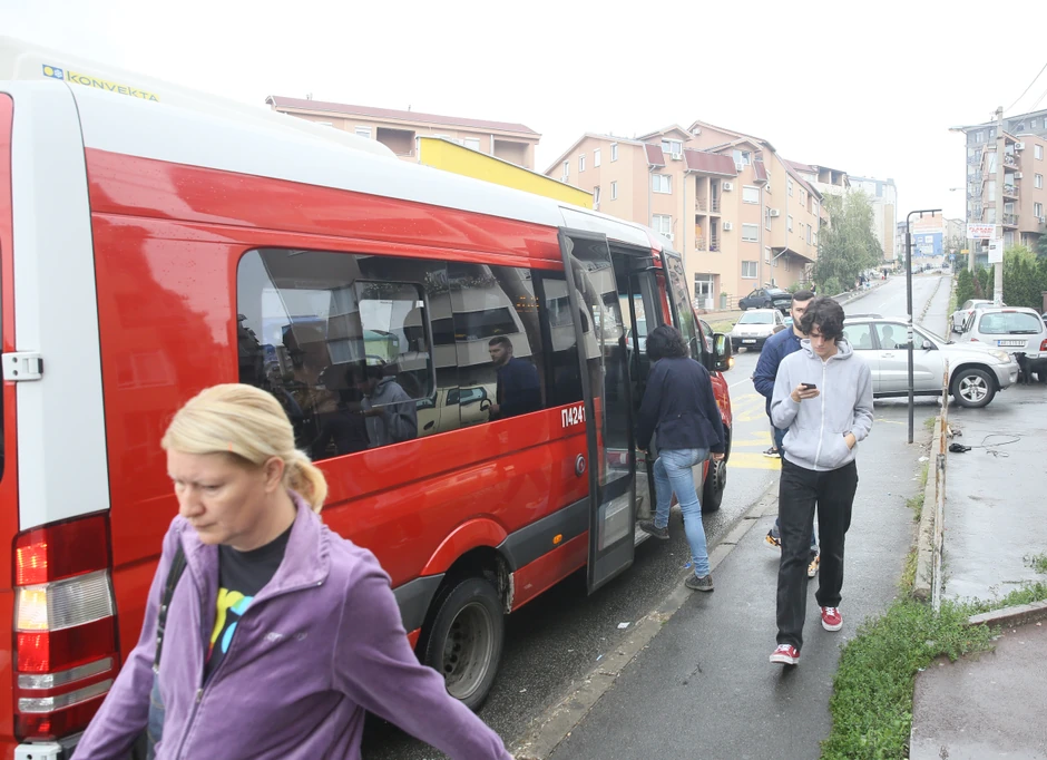 Minibus 26L uvek krcat