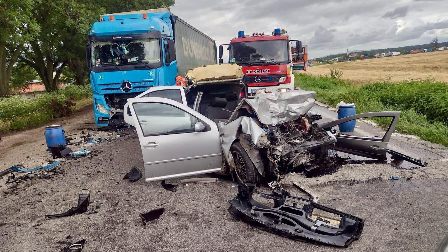 Čierny pondelok na slovenských cestách: Vodič († 35) po zrážke s kamiónom nemal šancu prežiť!