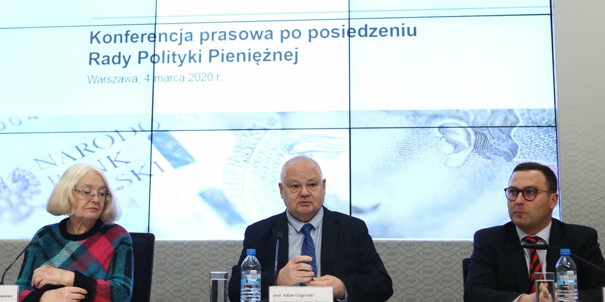 Członkowie RPP na ostatniej wspólnej konferencji prasowej w marcu 2020 r. 