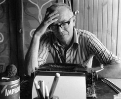 Skandalista od 'Pana Samochodzika'. Donosił SB, szkalował AK-owców