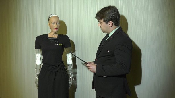 Robot Sophia: „Im więcej czasu spędzam z ludźmi, tym bardziej czuję się jak człowiek”