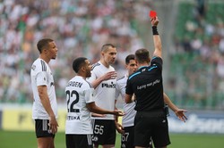 Kapustka "wyleciał" z boiska już w 6. minucie. Żenująca porażka Legii Warszawa [WIDEO]