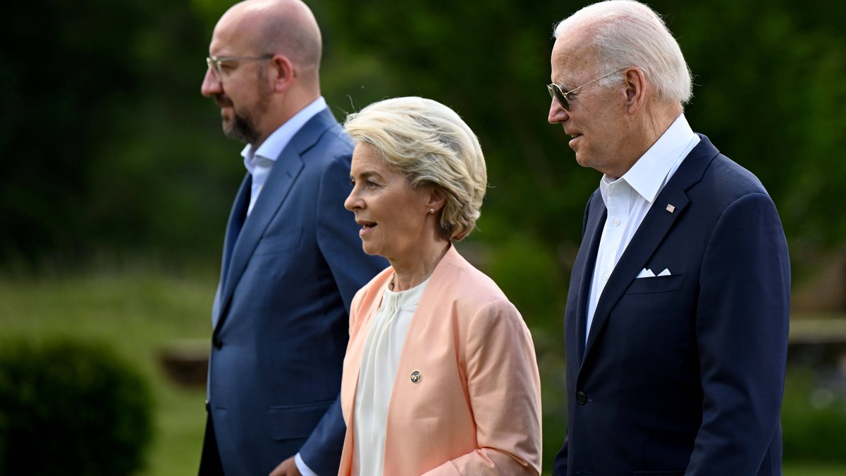 Szef Rady Europejskiej Charles Michel, szefowa Komisji Europejskiej Ursula von der Leyen i prezydent USA Joe Biden na szczycie G7