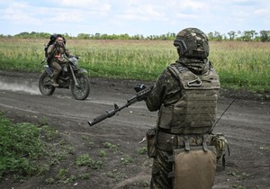 Ruski vojnici na motorima