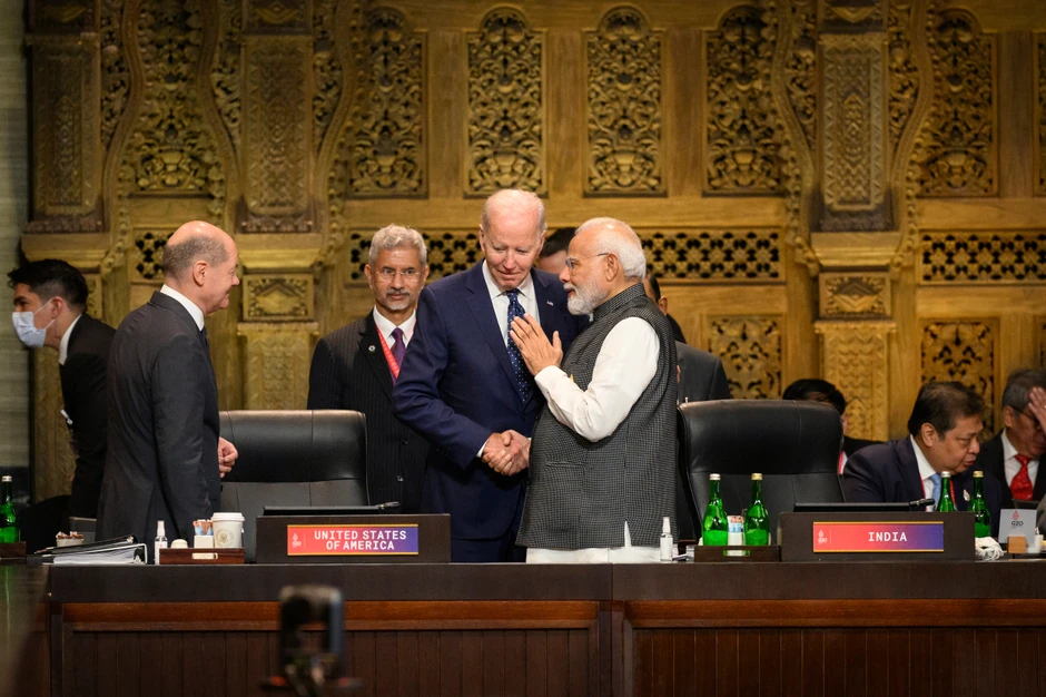 Džo Bajden i Narendra Modi na samitu G20 na Baliju