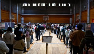 Red za glasanje na izborima u Budimpešti u Mađarskoj 12. aprila