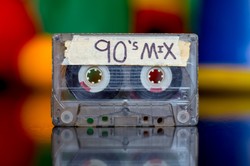 [QUIZ] Lata 90. w Polsce. Pamiętasz, jak się wtedy żyło? TAK vs. NIE. 13/16 to świetny wynik