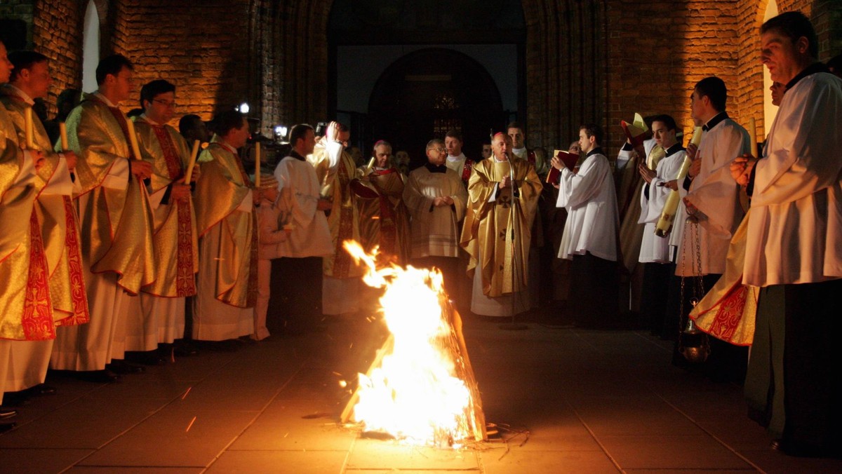 O bogactwie liturgii i potrzebie wierności przepisom liturgicznym z księdzem kanonikiem dr. Andrzejem Grzelakiem, liturgistą, referentem liturgicznym w Kurii Metropolitalnej w Gnieźnie, prowadzącym ćwiczenia z liturgiki w Prymasowskim Wyższym Seminarium Duchownym, a od 16 lat proboszczem w gnieźnieńskiej parafii pw. Chrystusa Wieczystego Kapłana rozmawia Monika Białkowska.