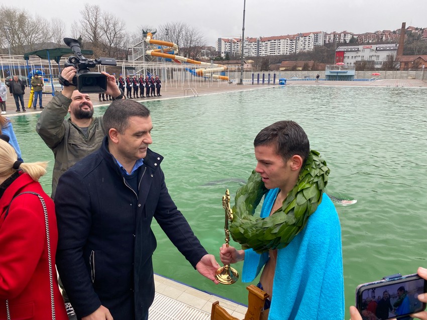 Plivanje za Časni krst u Nišu